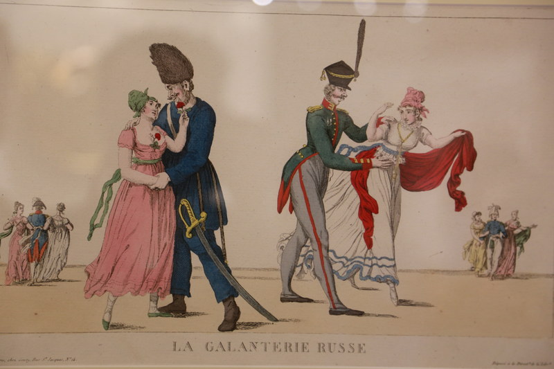 Большая часть рисунков посвящена, разумеется, отношениям cosaques с парижанками. Вот тут, например, процесс ухаживания изображён :)